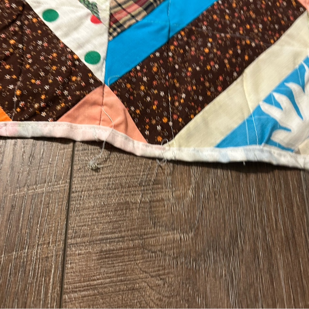 Gorgeous patterned quilt. - Picture 6 of 7